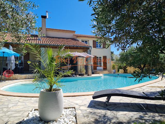 Maison avec piscine et jardin
