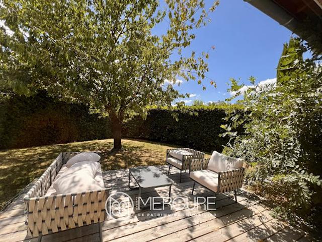 Maison avec piscine et jardin