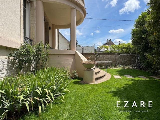 Maison avec piscine et jardin