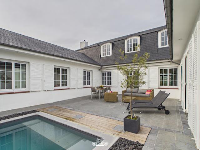 Maison avec piscine et jardin
