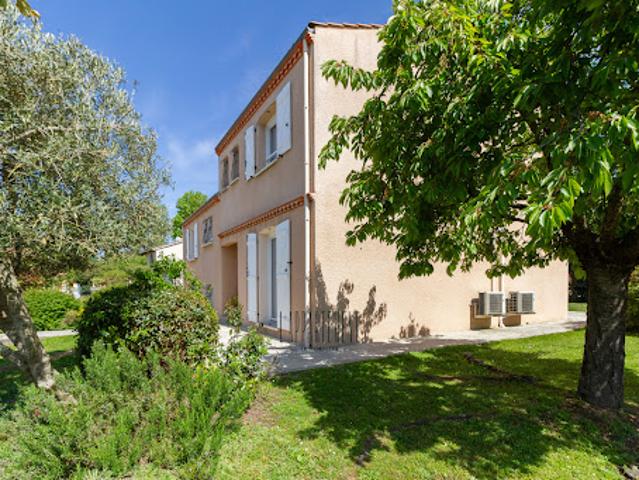 Maison avec piscine et jardin