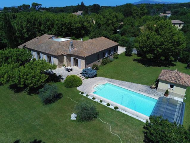 Maison avec piscine et jardin