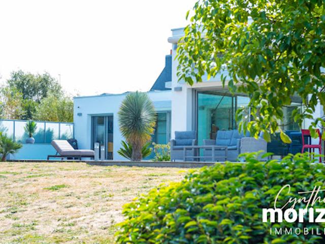 Maison avec piscine et jardin