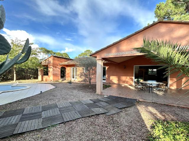 Maison avec piscine et jardin