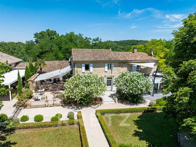Maison avec piscine et jardin