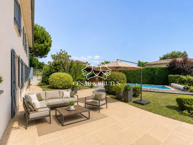 Maison avec piscine et jardin
