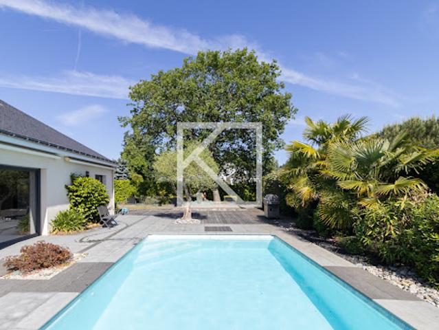 Maison avec piscine et jardin