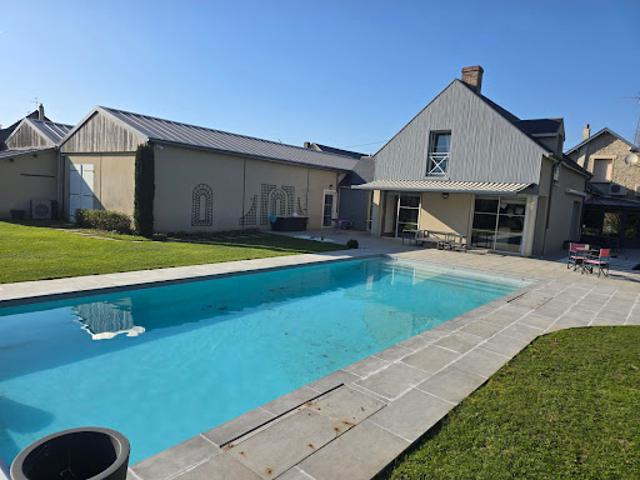 Maison avec piscine et jardin