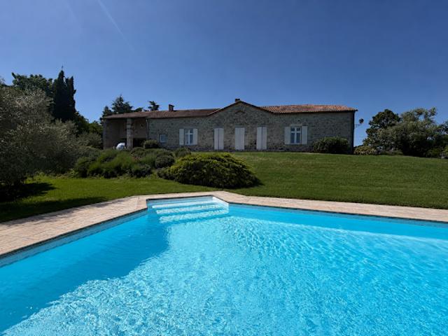 Maison avec piscine et jardin