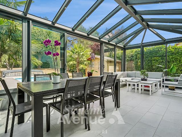 Maison avec piscine et jardin