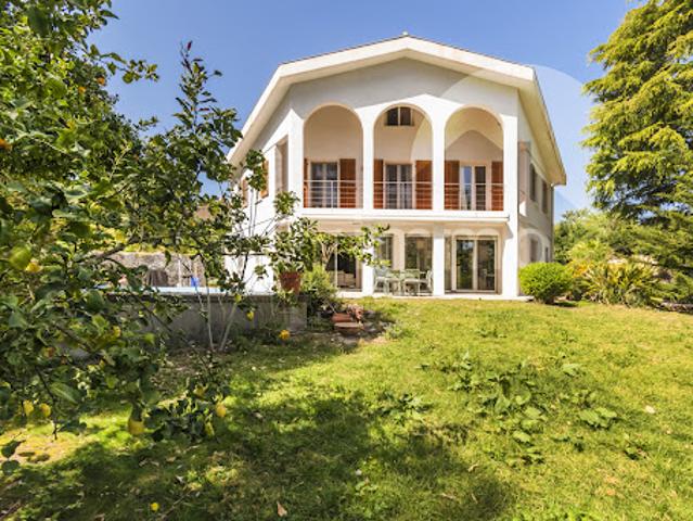 Maison avec piscine et jardin