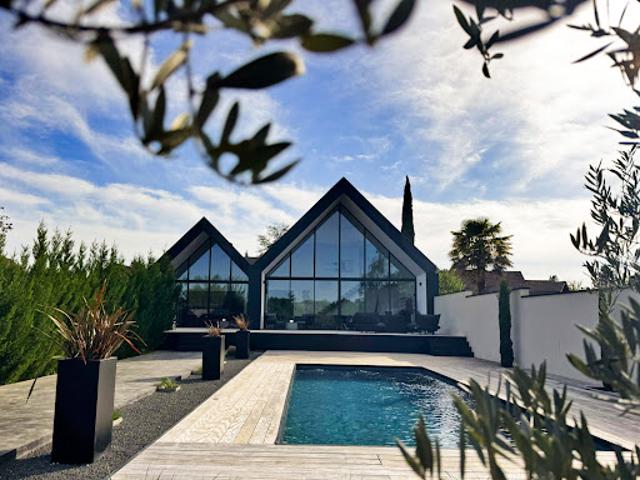 Maison avec piscine et jardin