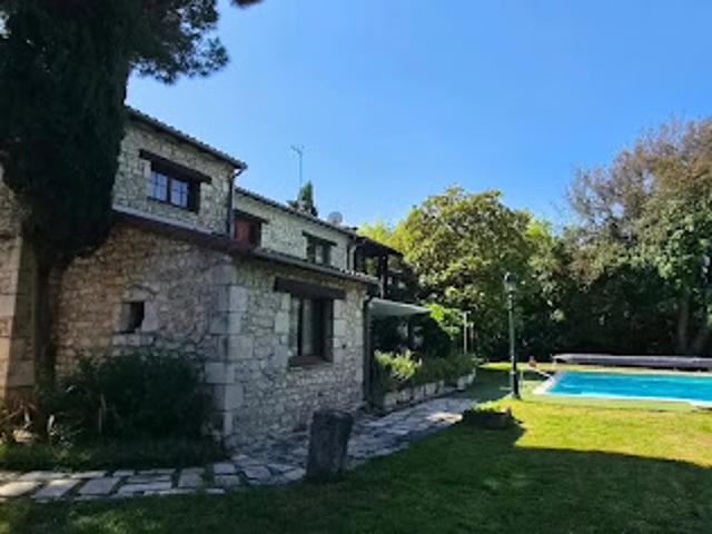 Maison avec piscine et jardin