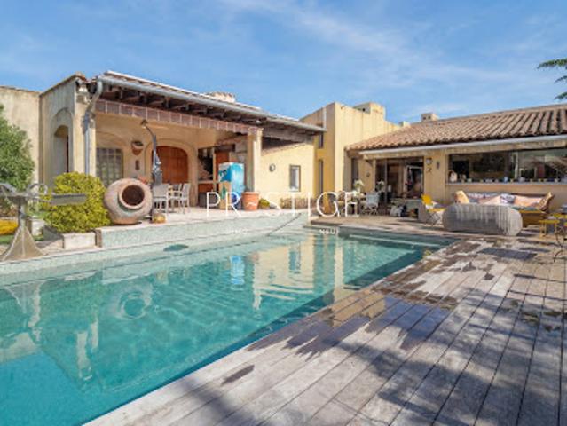 Maison avec piscine et jardin