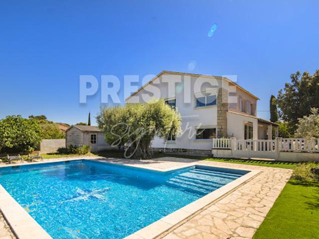 Maison avec piscine et jardin
