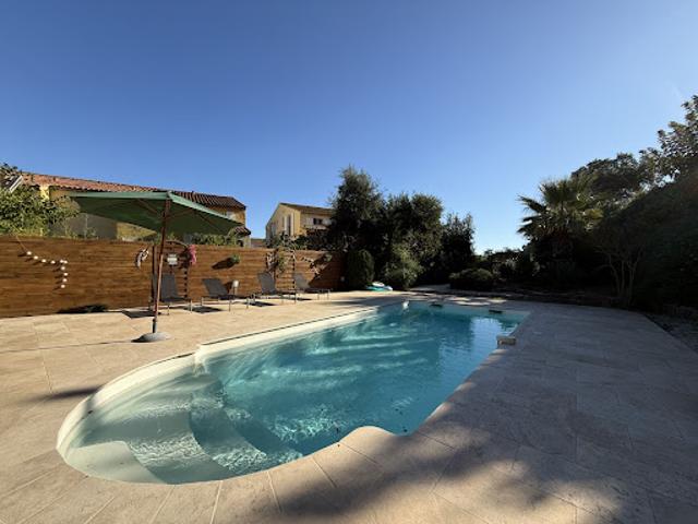 Maison avec piscine et jardin