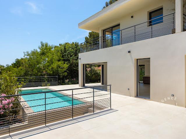 Maison avec piscine et jardin
