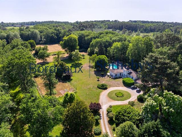 Maison avec piscine et jardin