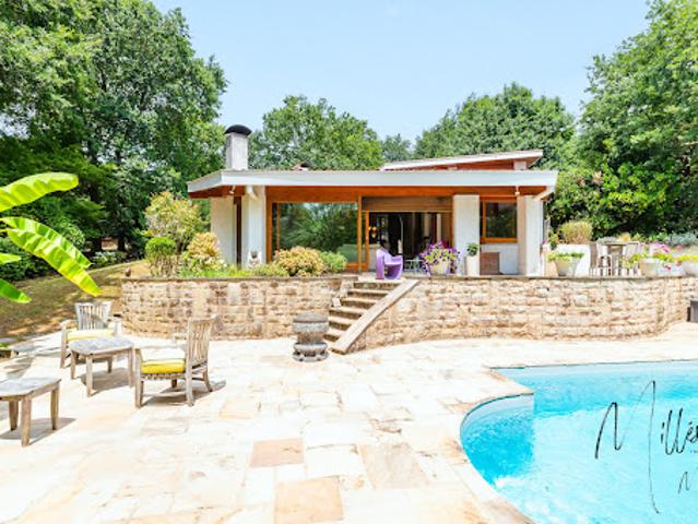 Maison avec piscine et jardin