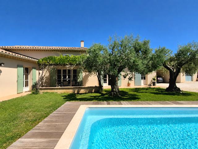 Maison avec piscine et jardin