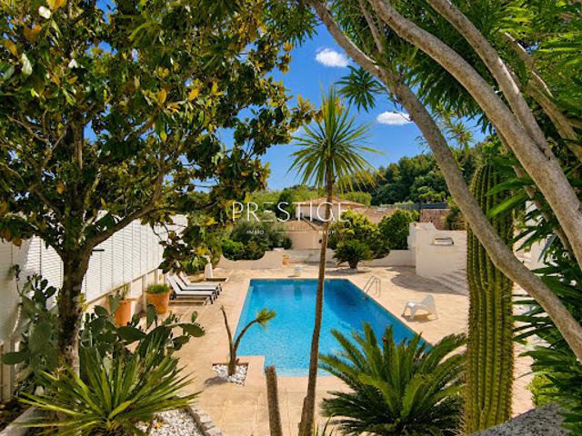 Maison avec piscine et jardin