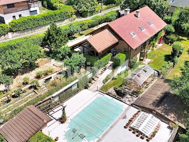 Maison avec piscine et jardin