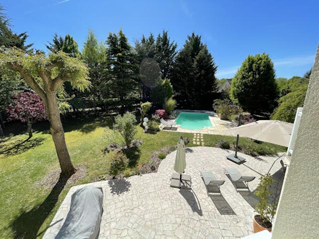Maison avec piscine et jardin