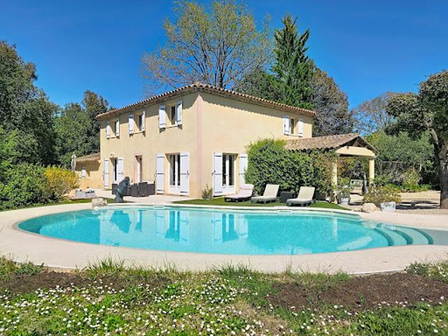 Maison avec piscine et jardin