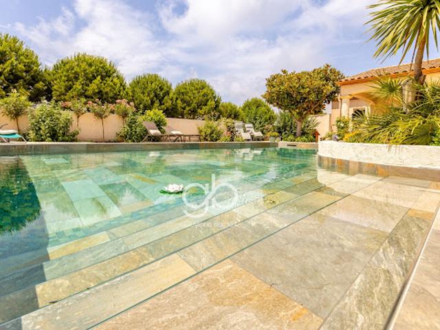 Maison avec piscine et jardin