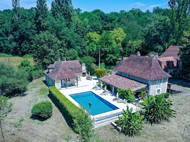 Maison avec piscine et jardin