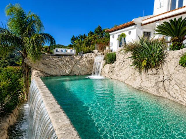 Maison avec piscine et jardin