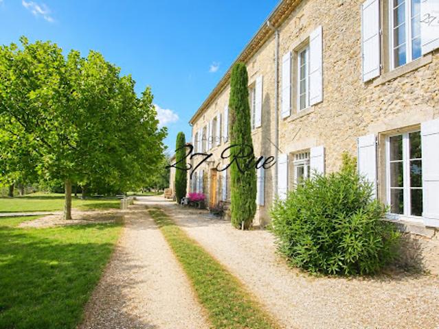 Maison avec piscine et jardin