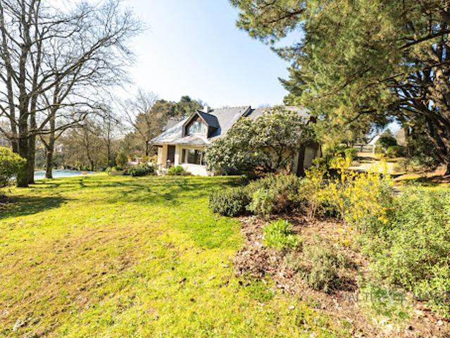 Maison avec piscine et jardin