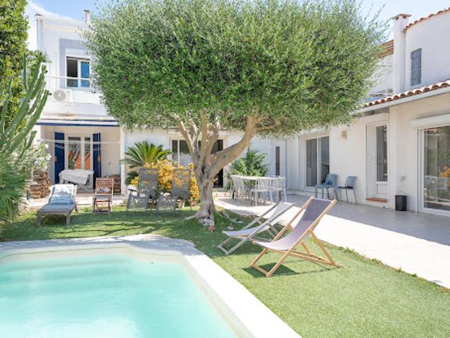 Maison avec piscine et jardin
