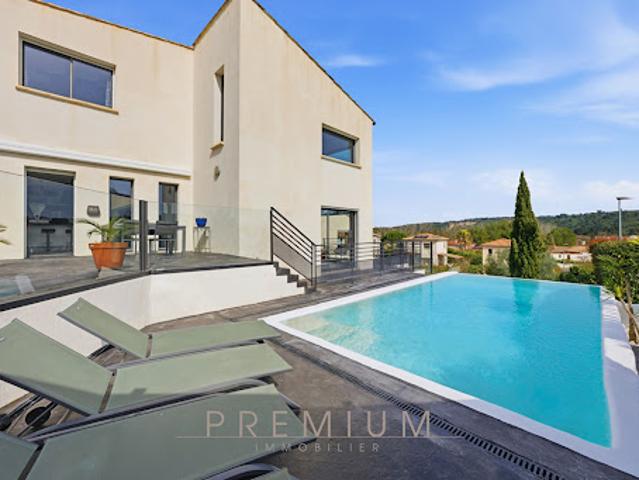 Maison avec piscine et jardin