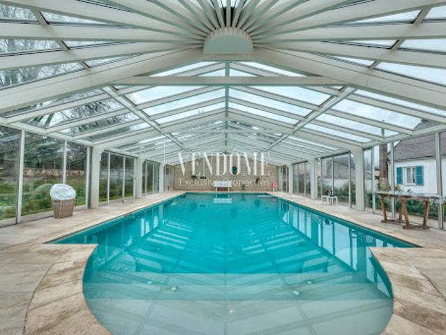 Maison avec piscine et jardin