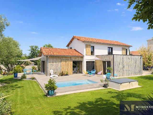Maison avec piscine et jardin
