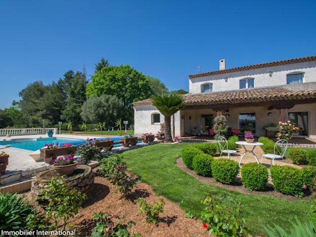 Maison avec piscine et jardin