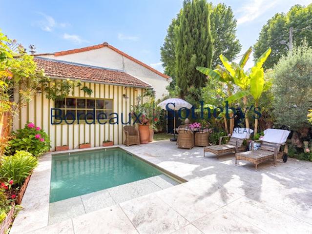 Maison avec piscine et jardin