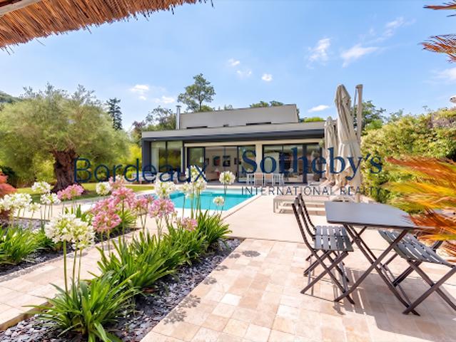 Maison avec piscine et jardin