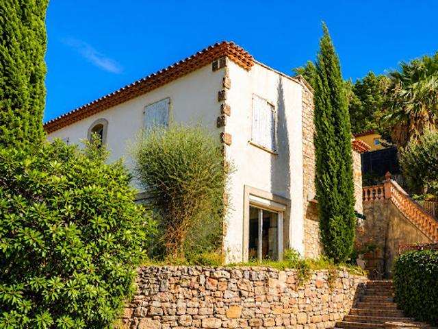 Maison avec piscine et jardin