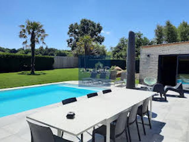 Maison avec Piscine et Jardin