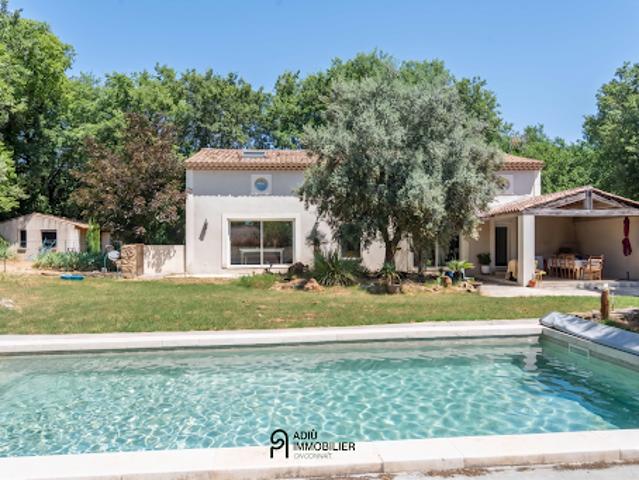 Maison avec piscine et jardin