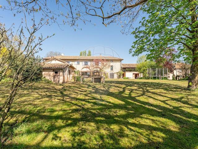 Maison avec piscine et jardin