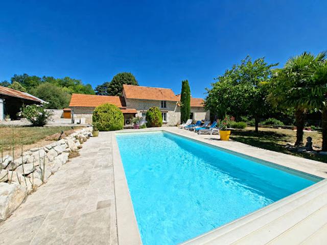 Maison avec piscine et jardin