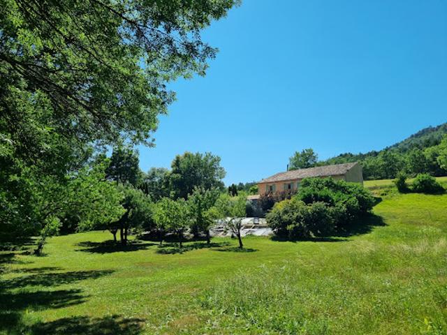 Maison avec piscine et jardin