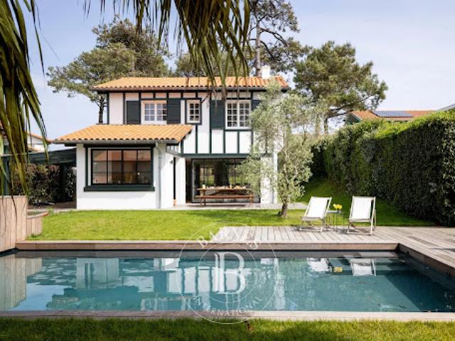 Maison avec piscine et jardin