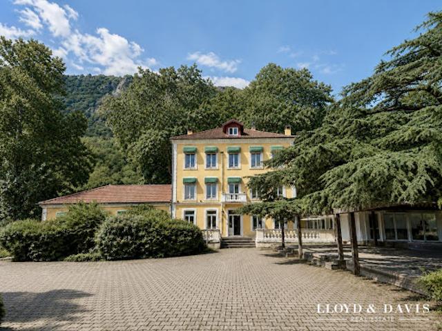 Maison avec piscine et jardin
