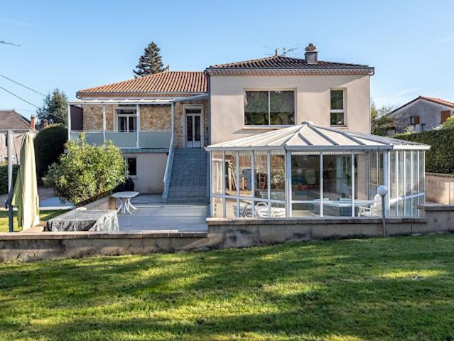 Maison avec piscine et jardin