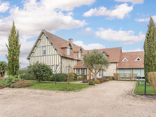 Maison avec piscine et jardin